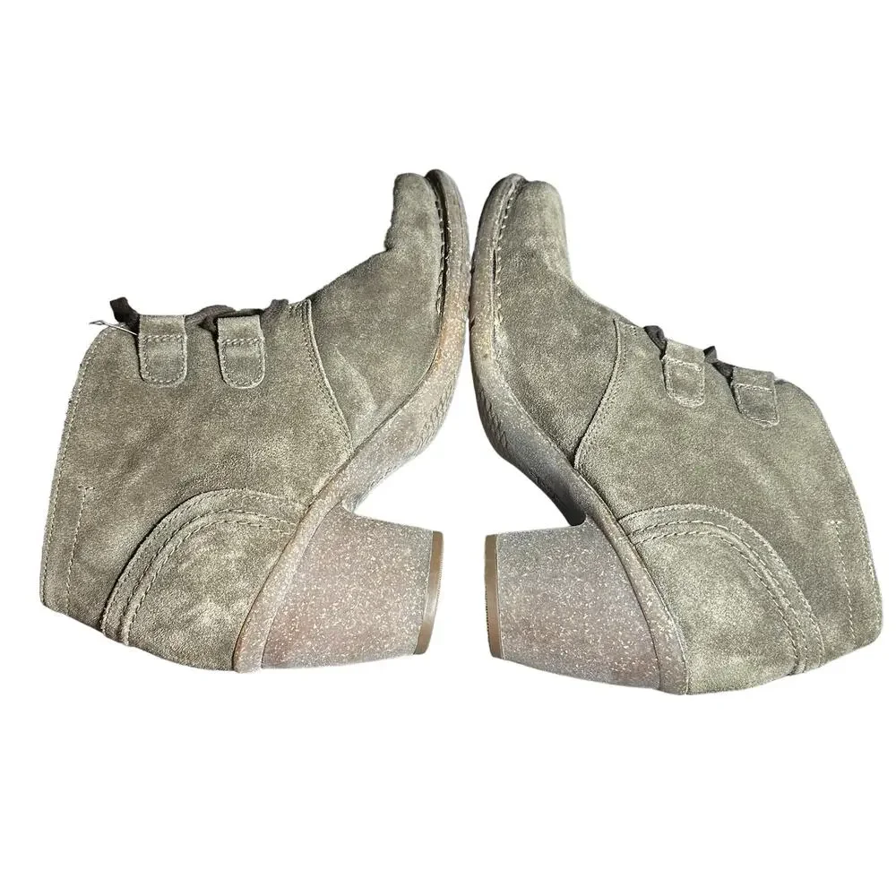 Clarks Artisan Carleta Lyon Taupe chunky heel lace up heeled booties sz 9 1/2